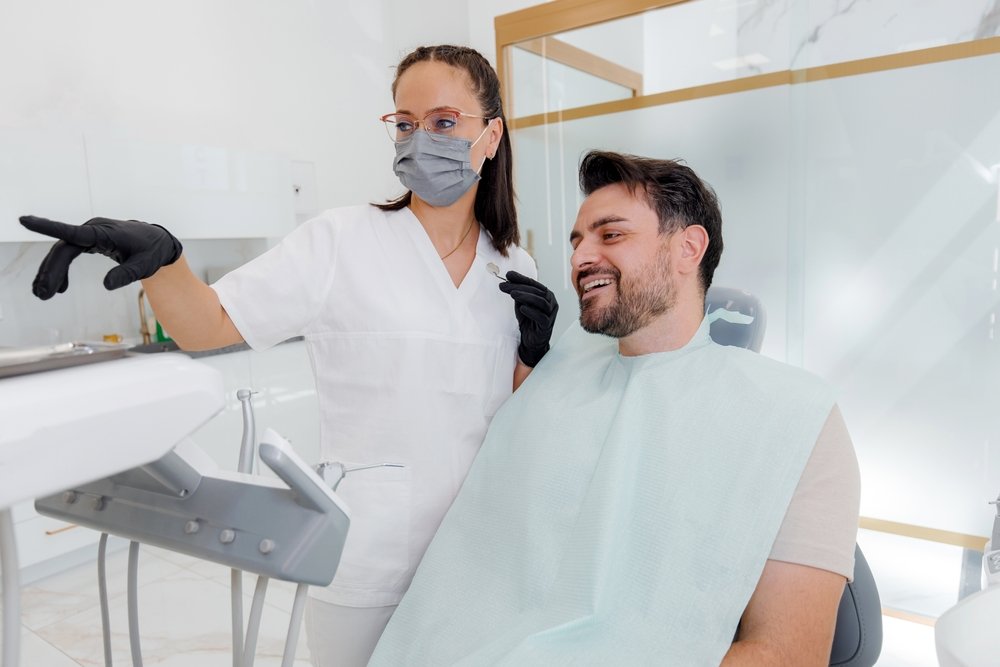 Dental,Consultation,In,A,Modern,Clinic,With,A,Dentist,Showing